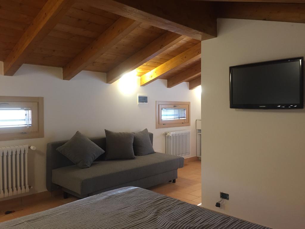 B&B Nido Sui Laghi San Donnino della Nizzola ภายนอก รูปภาพ