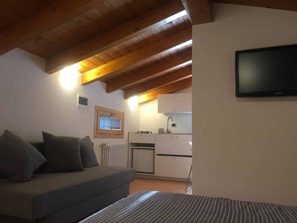 B&B Nido Sui Laghi San Donnino della Nizzola ภายนอก รูปภาพ
